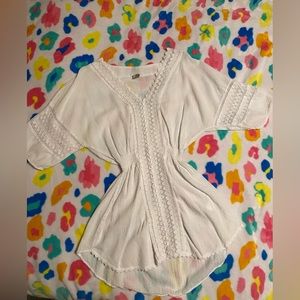 White dress size medium. Brand Blanco. Works great as swim cover up.